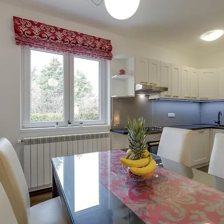 Two-bedroom Tatty Apartament *