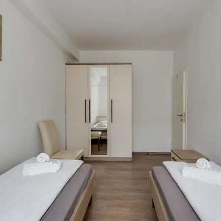 Two-bedroom Tatty Apartament